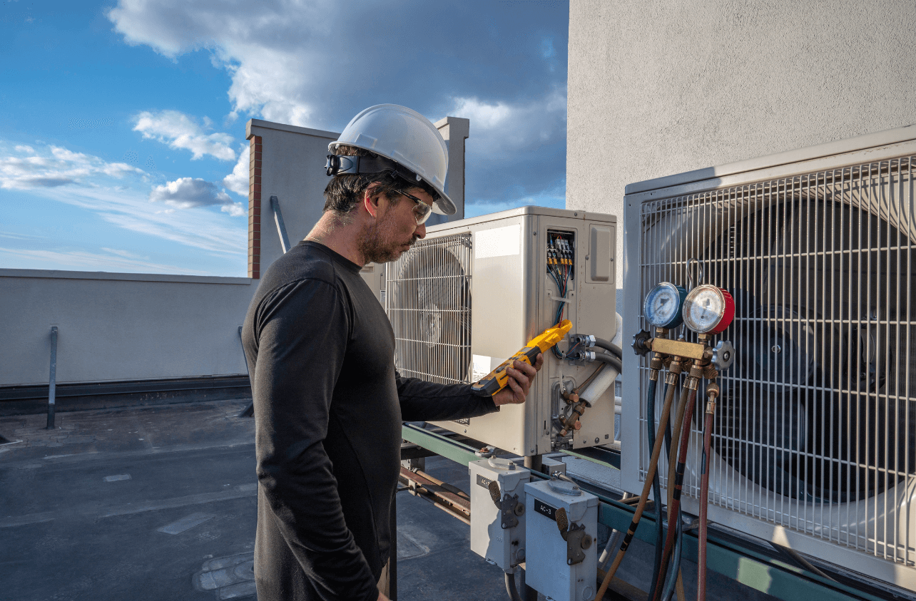 Commercial AC system inspection showing warning signs of fault in Dubai